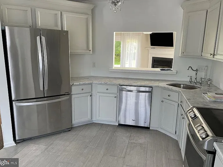 3906 Fox Pointe Ct — Photo 3