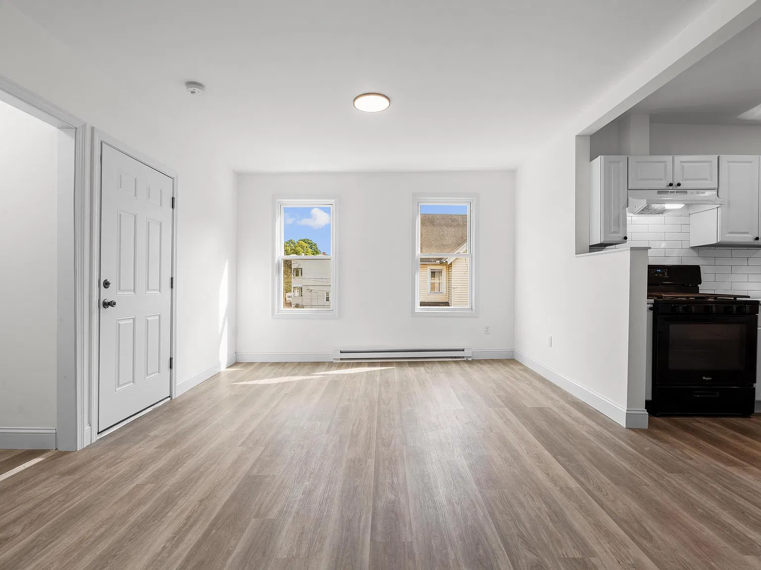 5 bed, 1346 sqft, $2,900 — Photo 3