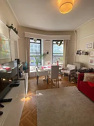 Rented by R New York