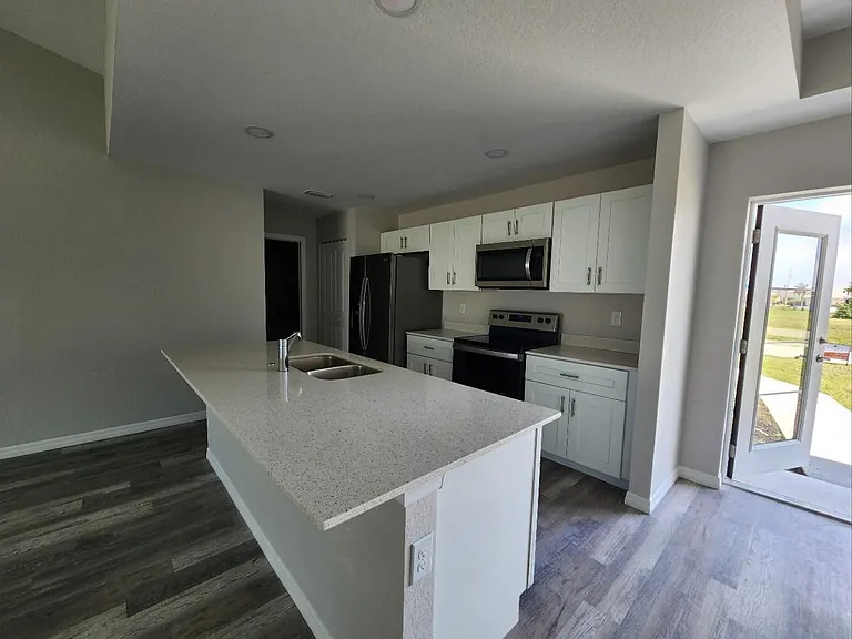 202 NW 25th Pl — Photo 13