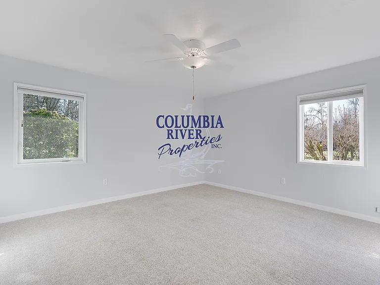 22213 NE 37th Ave — Photo 4