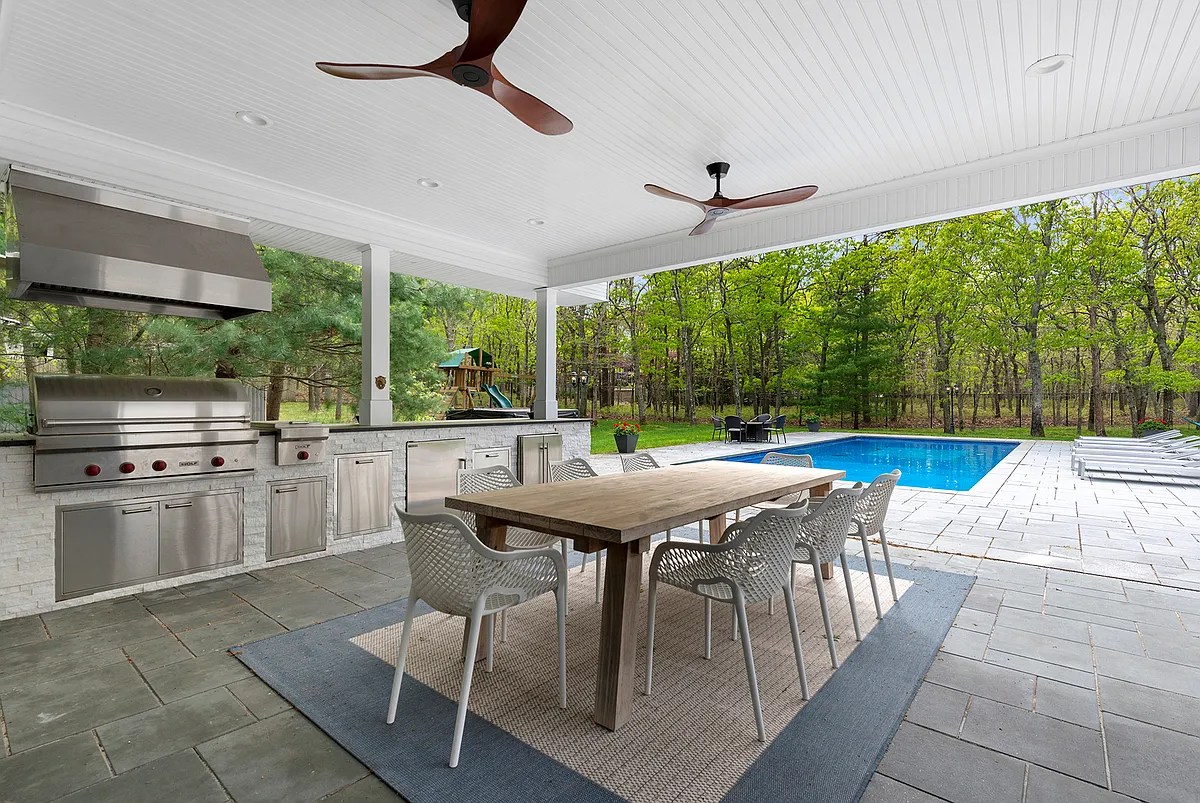 Building Photo - 541 Wainscott Northwest Rd