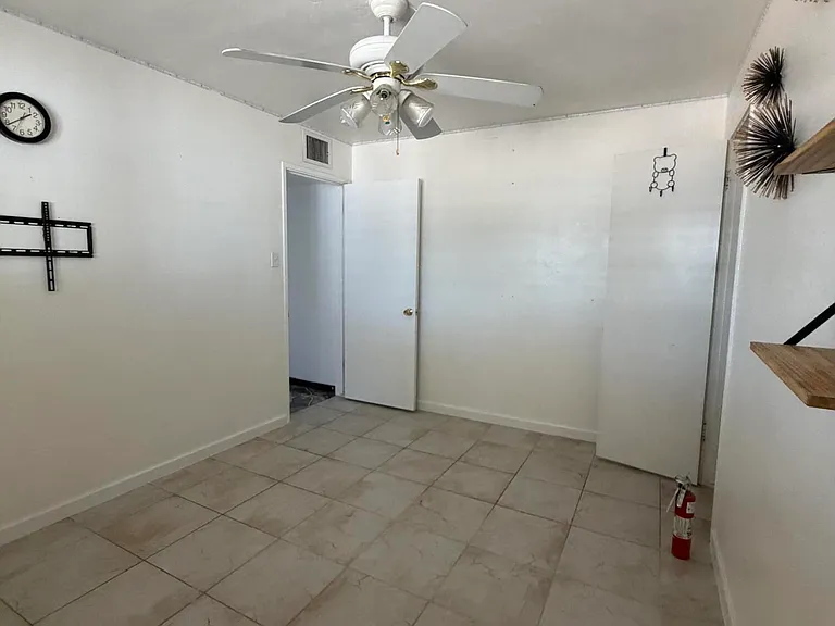 8619 N 30th Dr — Photo 15