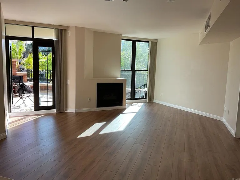500 W Harbor Dr #318 — Photo 1
