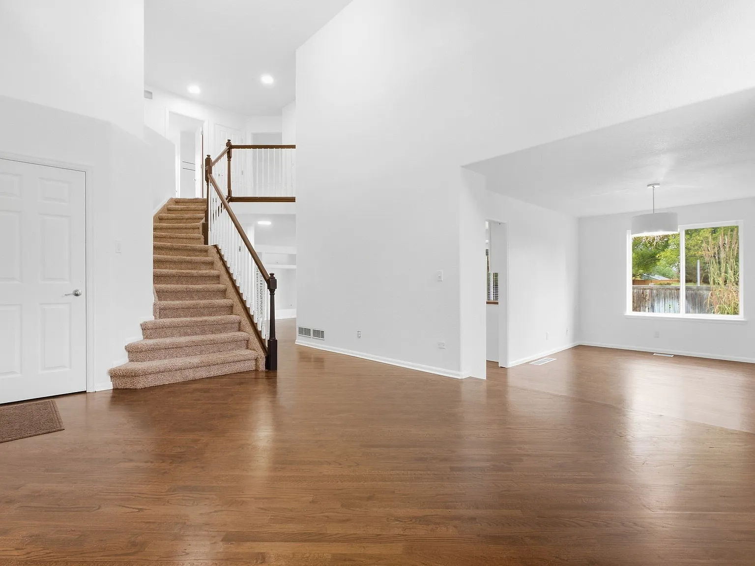 4 bed, 2.5 bath, 2083 sqft, $3,500 — Photo 2
