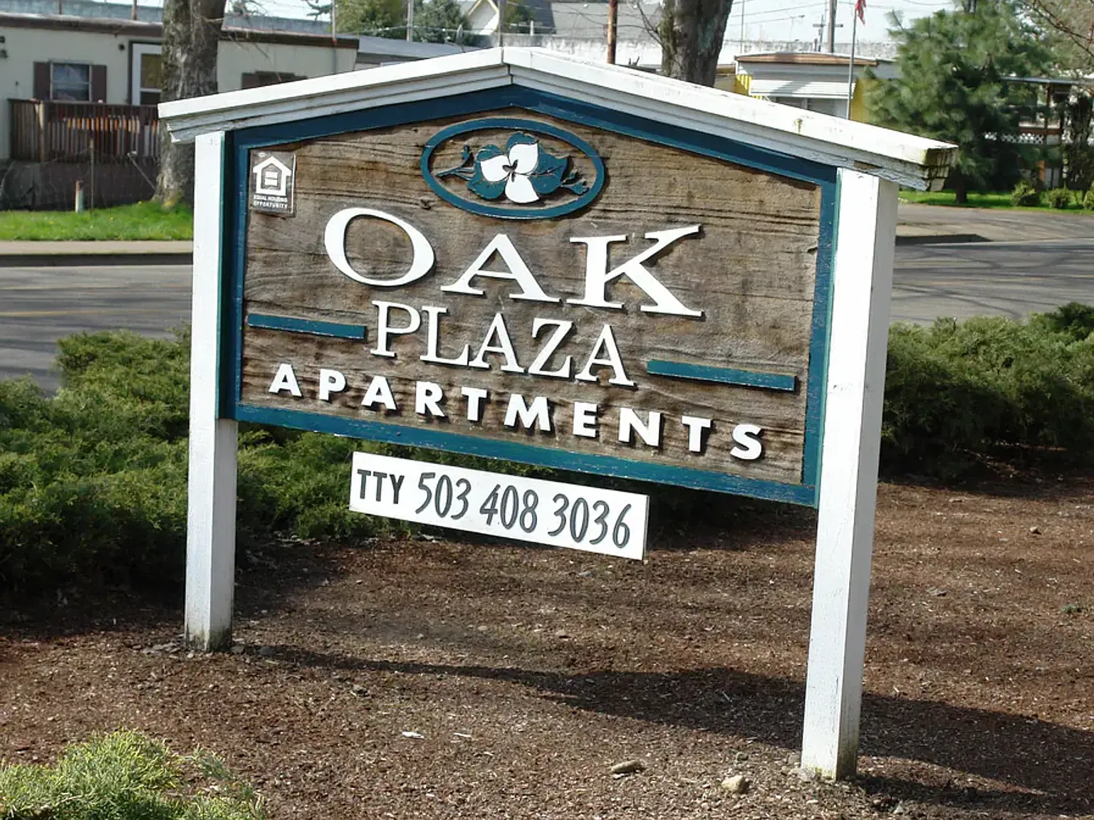 0127-01 Oak Plaza — Photo 1