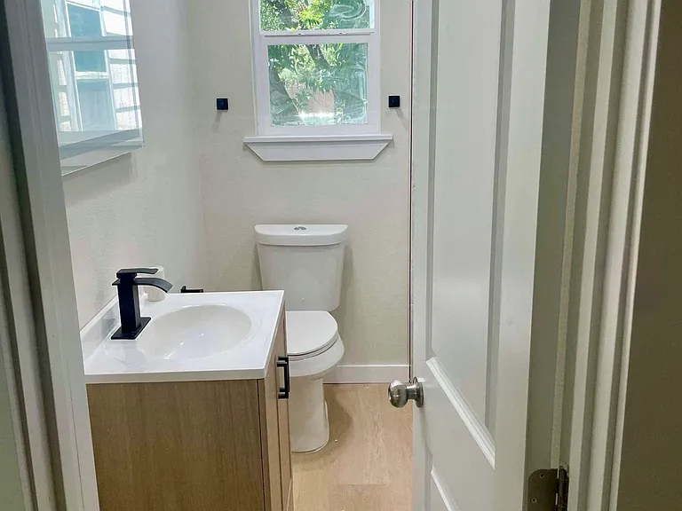 411 W Bluff St — Photo 14