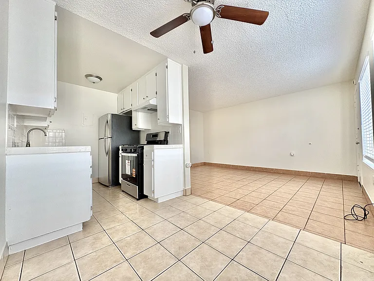 1226 E 7th St #11 — Photo 5