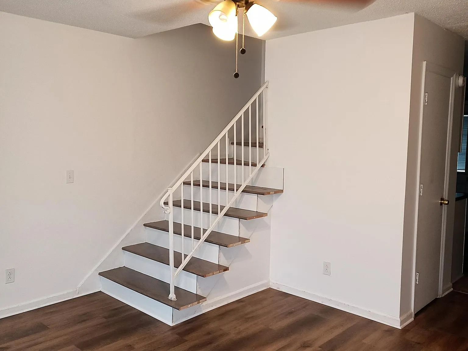 2 bed, 1.5 bath, 1050 sqft, $1,300 — Photo 3