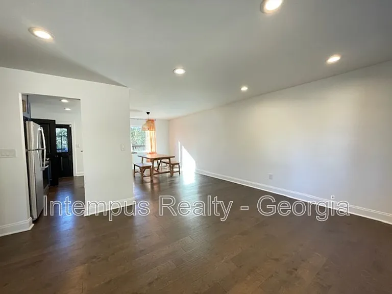 2867 Joyce Ave — Photo 3