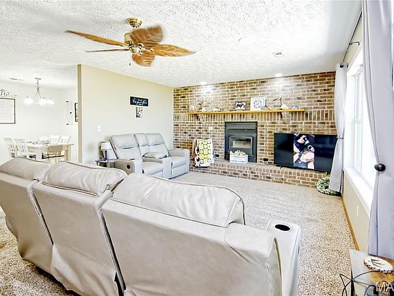3rd image of 29828 Anthony Rd