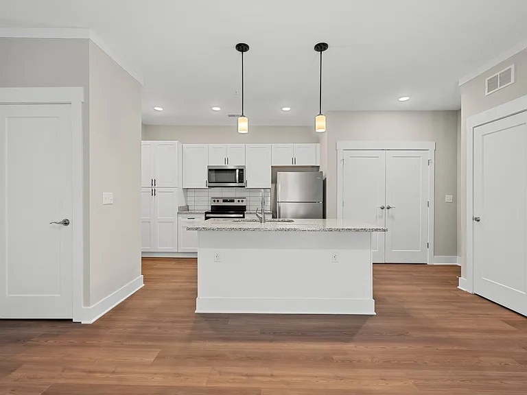 Mount Victor Olde Towne Luxury Apartments — Photo 80