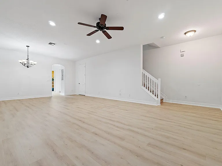 150 Lismore Ln — Photo 8