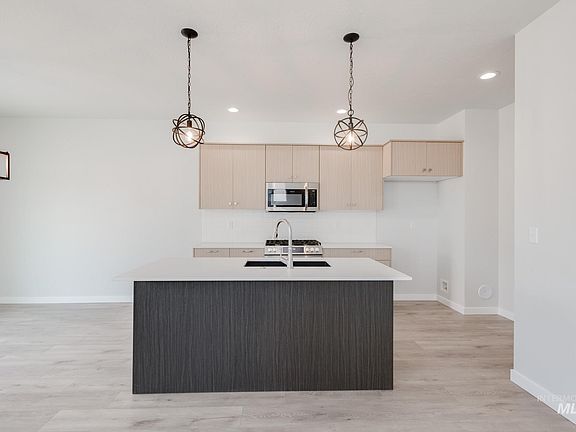 4th image of 5022 S Amorita Ave