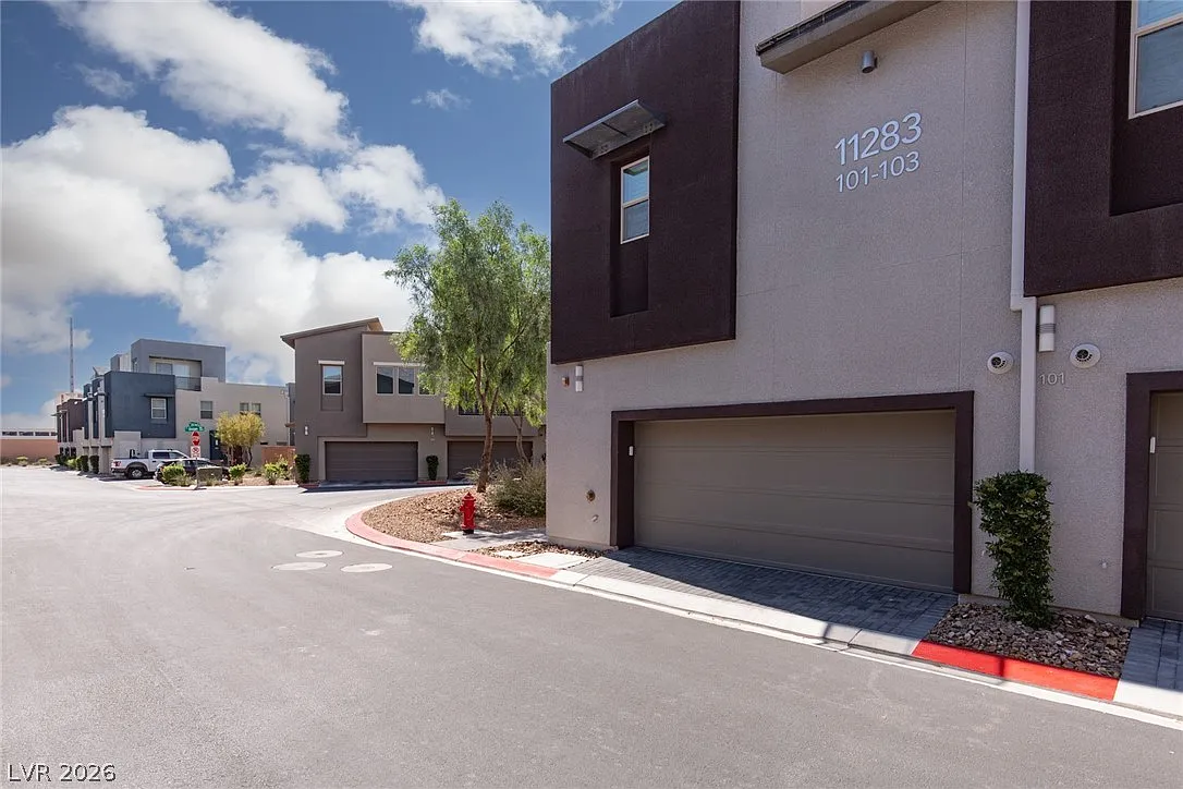 2 bed, 2.5 bath, 1878 sqft, $3,900 — Photo 3