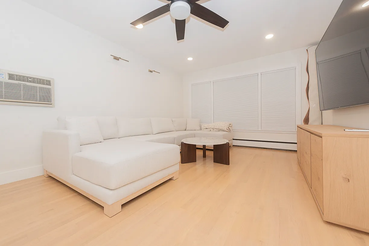 2 bed, 1100 sqft, $2,600 — Photo 2