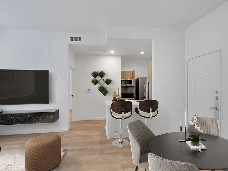 AVIA Apartments On Alpha — Photo 8