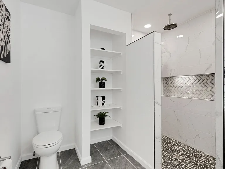 606 Marcus St #26 — Photo 25