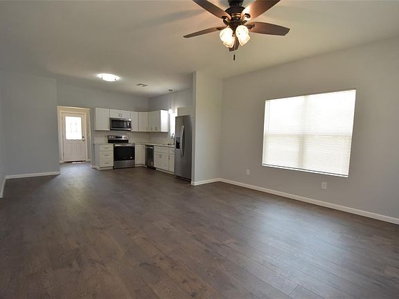 4th image of 411 W Highland St