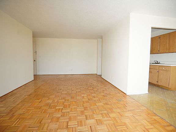 5th image of 2550 Olinville Ave APT 15L