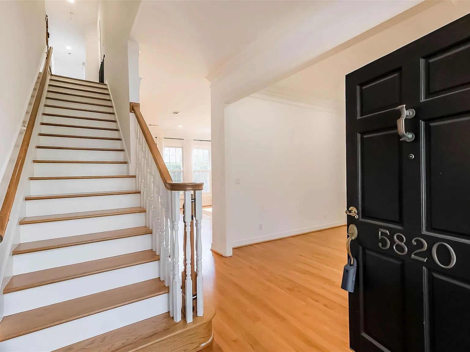 5 bed, 3.5 bath, 3271 sqft, $7,000 — Photo 4