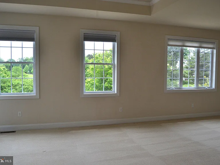 806 Wren Ln — Photo 18