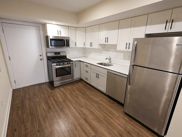 332 Talbot Ave #13 — Photo 1