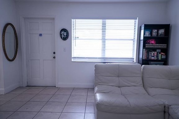 living room (partial view)