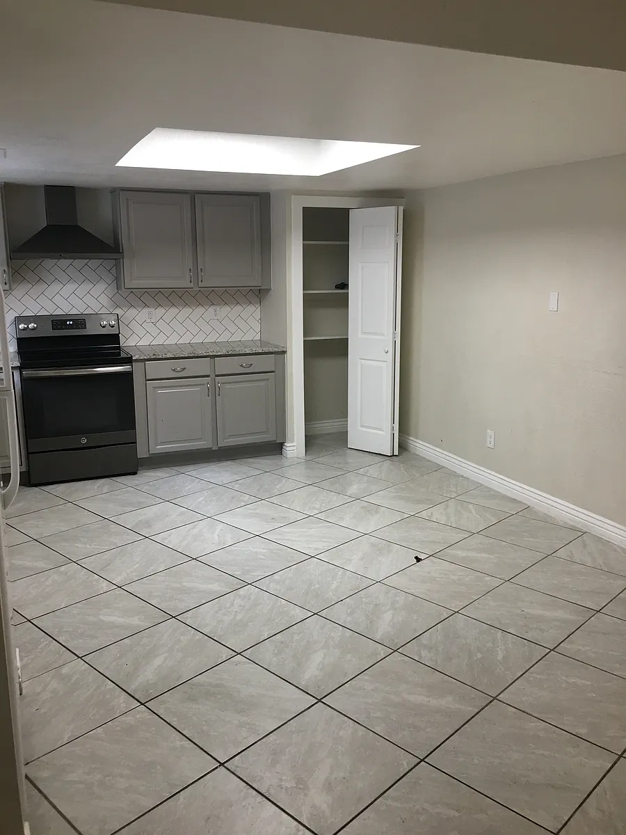 Building Photo - Sagewood Heights