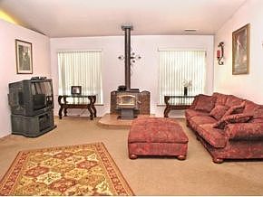 3rd image of 3355 W Pleasant Valley Dr