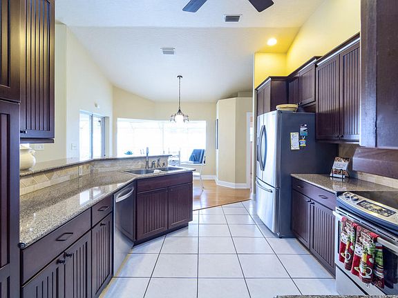 5th image of 444 Lake Victoria Cir