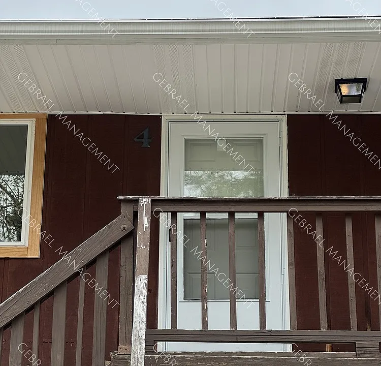 1011 Webber St