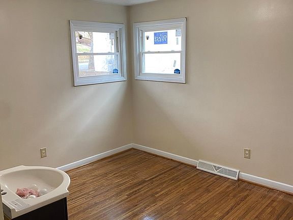 5th image of 111 Lincoln St