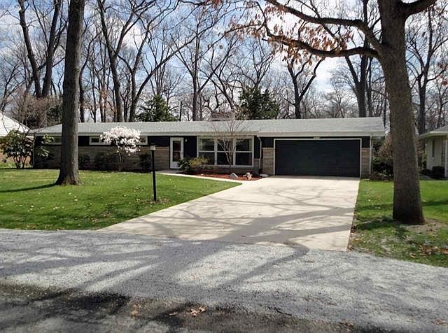 1st image of 19120 S Oakmont Dr