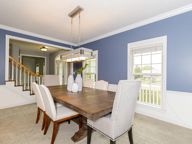 120 Roehampton Ln — Photo 32