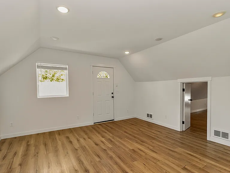 816 S Sullivan St #B — Photo 5
