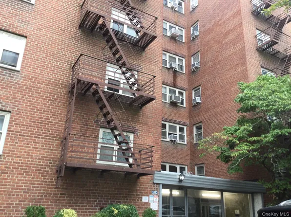 66-10 149 St #1F, Flushing, NY 11367