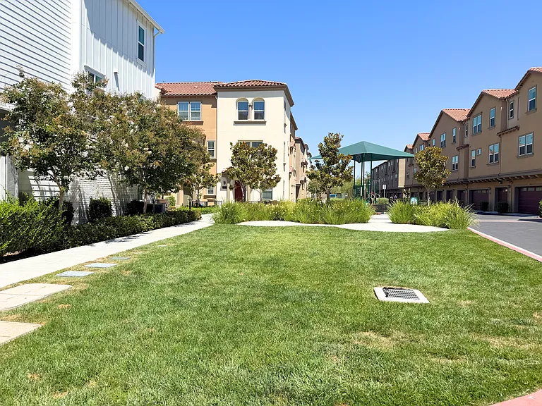 1460 Civic Center Dr #3 — Photo 22