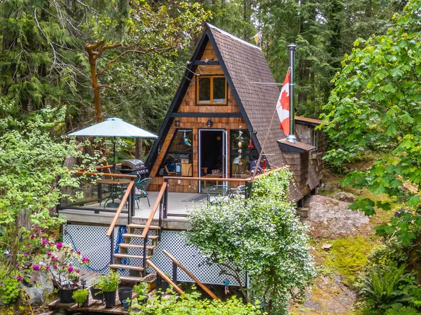 7536 Islets Pl, Sechelt, BC V7Z 0C5
