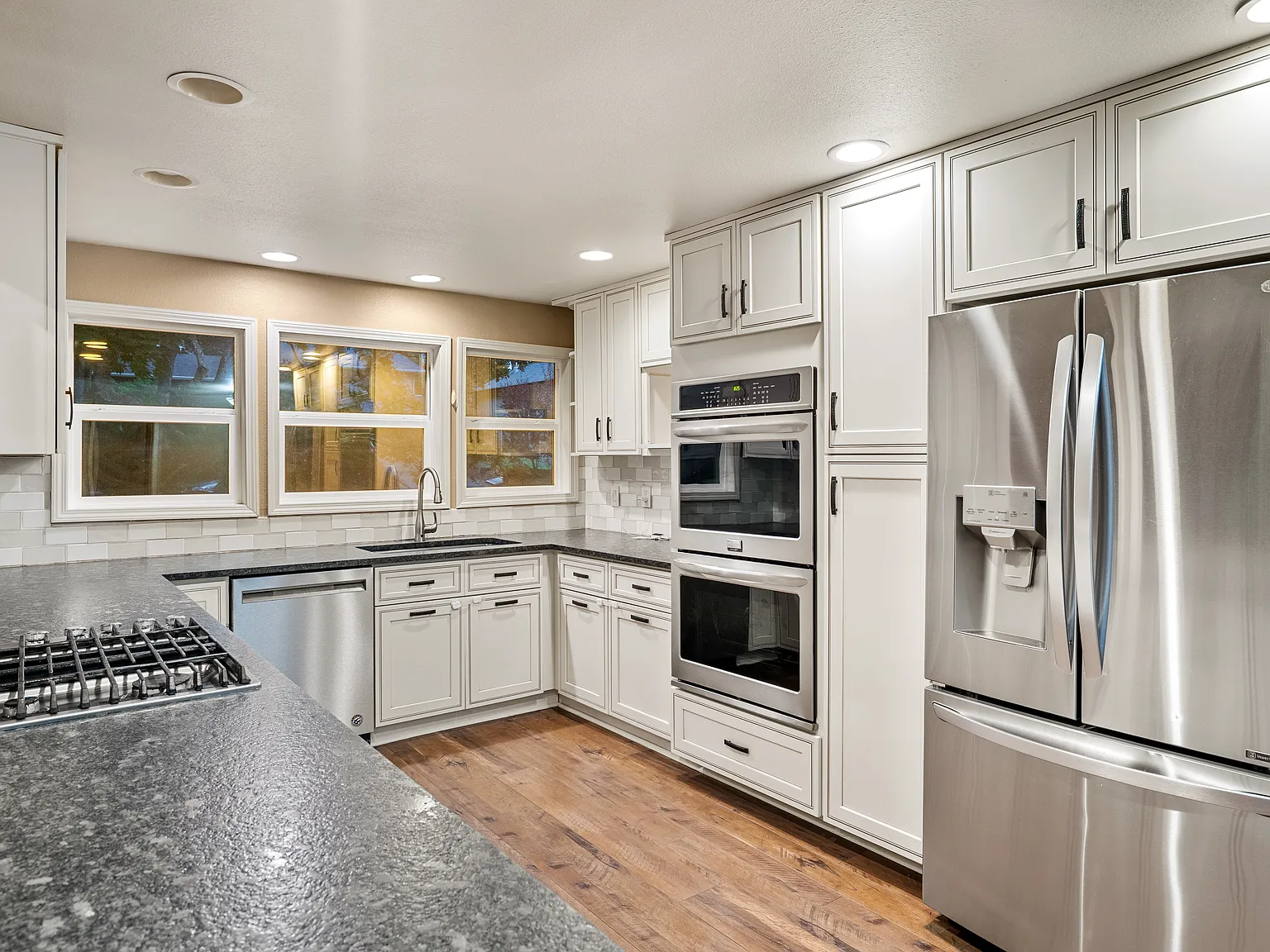 4 bed, 3774 sqft, $2,995 — Photo 4