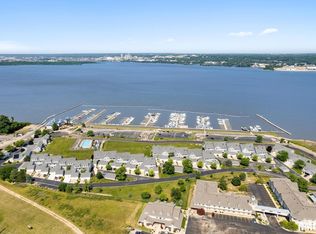 518 Harbor Pointe Dr, East Peoria, IL 61611