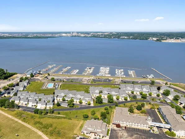 518 Harbor Pointe Dr, East Peoria, IL 61611