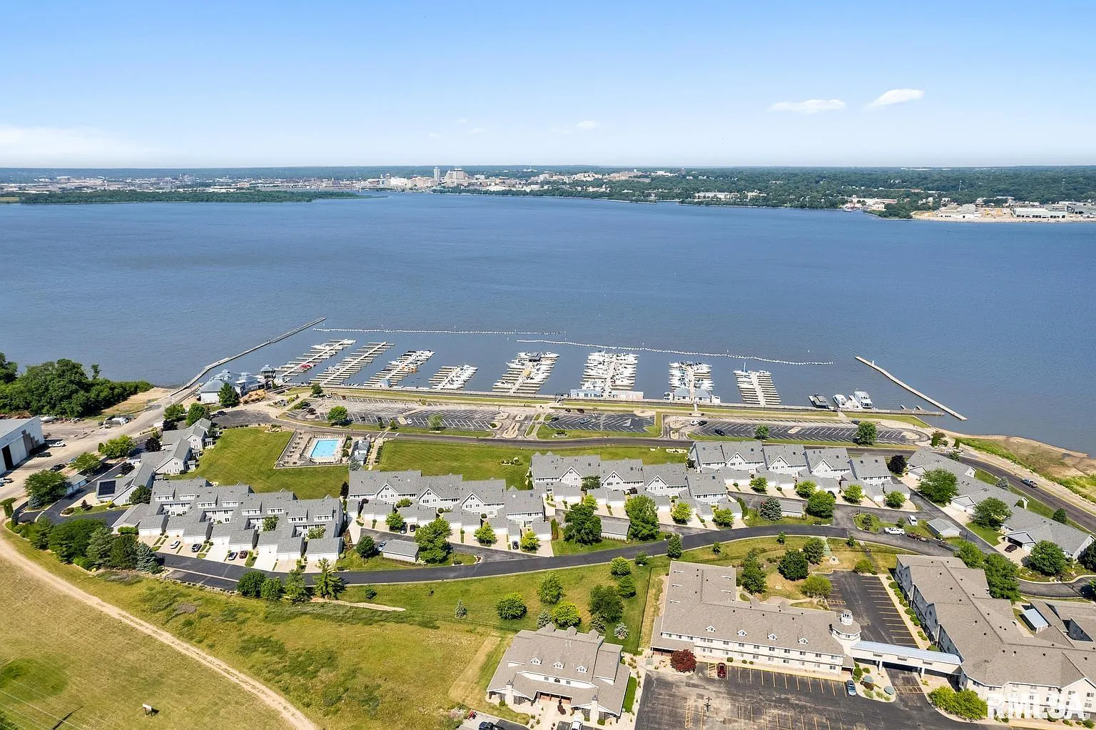 518 Harbor Pointe Dr photo 1