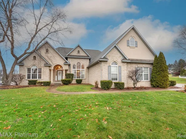 4308 Fountain View Ct, Fenton, MI 48430