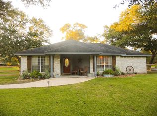 110 Stratton St, West Columbia, TX 77486