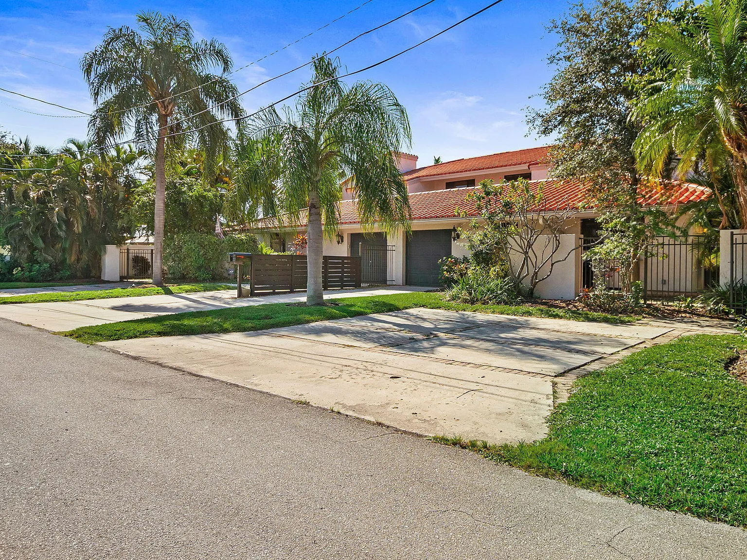 3 bed, 2.5 bath, 2250 sqft, $3,995 — Photo 4