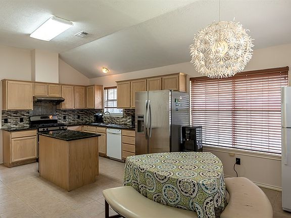 3rd image of 2405 Carnation Ct