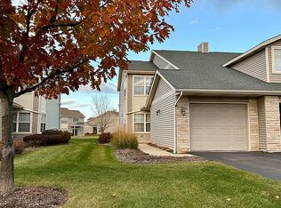 155 Penny Ln, Sycamore, IL 60178