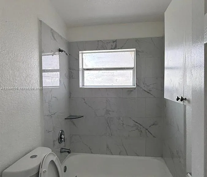 1525 NW 18th Ct — Photo 7