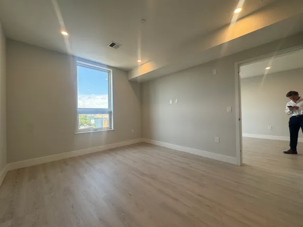 24 Brooks Street image 9 of 13